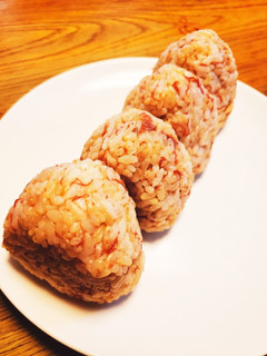 簡単!コンビーフのバター醤油おにぎり-レシピのメイン写真