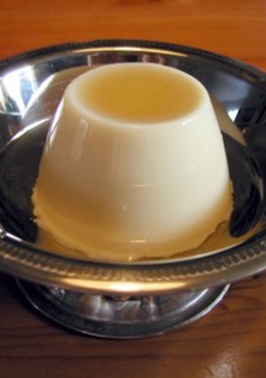 ぷるるん豆乳バニラプリン。メープルかけ-レシピのメイン写真