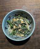 炒り卵と春菊の和風玉ねぎドレッシング和え