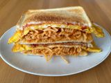 オムパスタの焼きサンドイッチ！