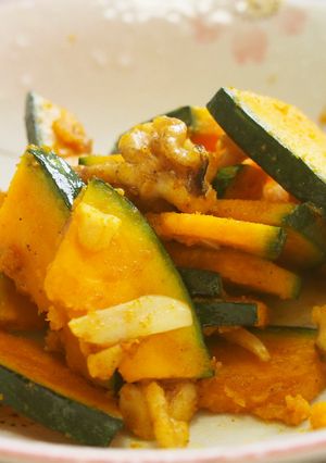 かぼちゃとクルミのカレー粉炒め♪-レシピのメイン写真
