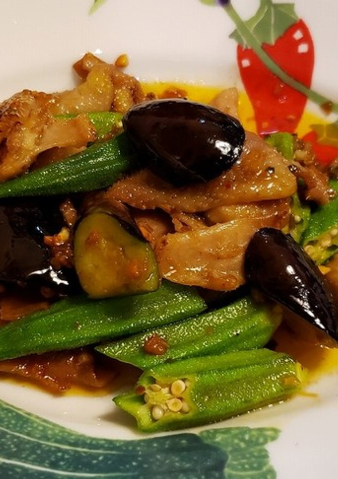 鶏皮となすとオクラの炒め物-レシピのメイン写真