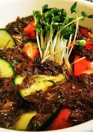 アカモクとトマトやきゅうりで簡単酢の物-レシピのメイン写真