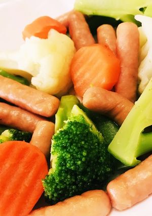 超簡単☆ポークビッツと野菜のレンジ蒸し-レシピのメイン写真
