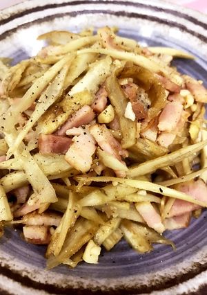 すぐできる！ごぼうとベーコンの炒め物-レシピのメイン写真