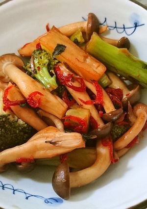 【簡単】しめじとブロッコリーの炒め物-レシピのメイン写真