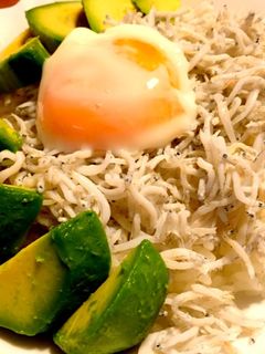 速攻!しらすアボカド温玉丼-レシピのメイン写真