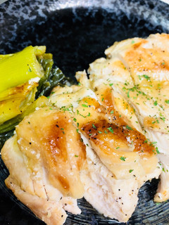 葱の青い部分×鶏胸肉のガーリックステーキ-レシピのメイン写真