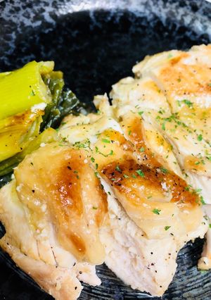 葱の青い部分×鶏胸肉のガーリックステーキ-レシピのメイン写真