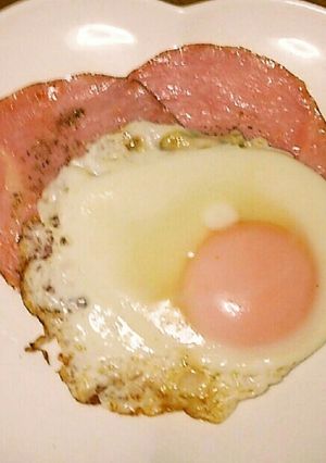 ハムエッグ-レシピのメイン写真