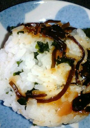 もち昆布わかめ梅干しのおにぎり-レシピのメイン写真