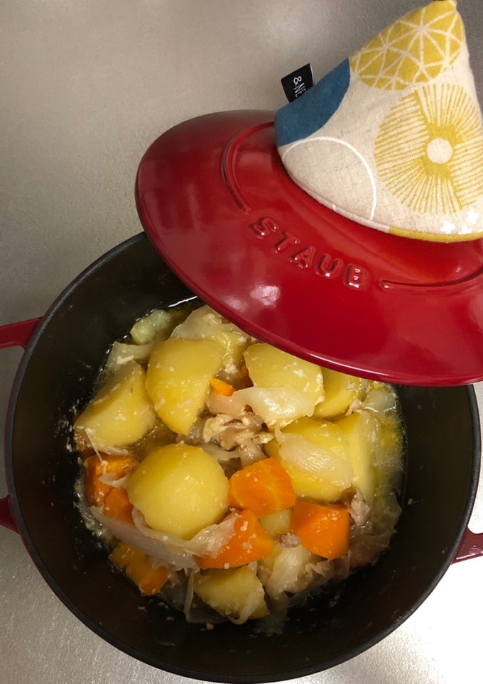 ストウブに入れたまま！砂糖不使用肉じゃが-レシピのメイン写真