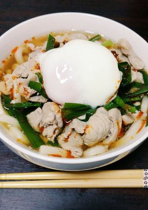 【ズボラ飯】豚とニラのピリ辛うどん-レシピのメイン写真