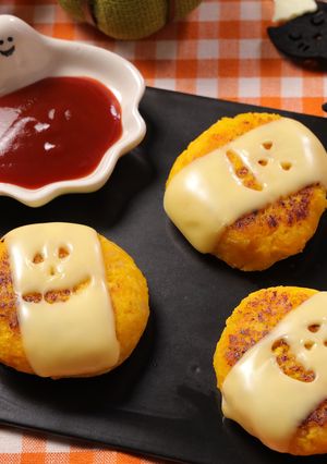 ハロウィン☆おばけの鶏かぼちゃハンバーグ-レシピのメイン写真
