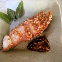 รูปของ 三枚肉を麹醤油で煮る
