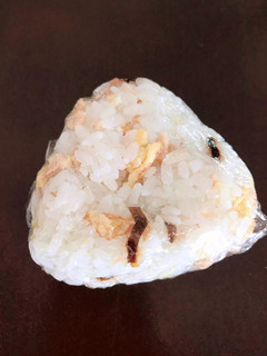 シャケ玉子昆布おにぎり-レシピのメイン写真