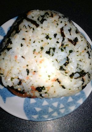 わかめ・鮭・梅干し・こもち昆布おにぎり-レシピのメイン写真