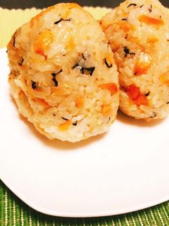 鮭のさっぱり胡麻わさびおにぎり-レシピのメイン写真