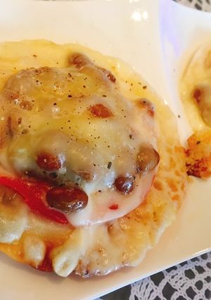 簡単ヘルシー餃子の皮で！納豆ハニーピザ-レシピのメイン写真