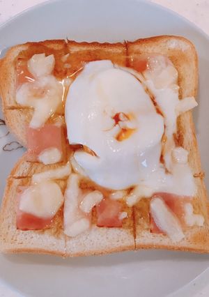 ハニーベーコントースト＆チーズon温玉！-レシピのメイン写真