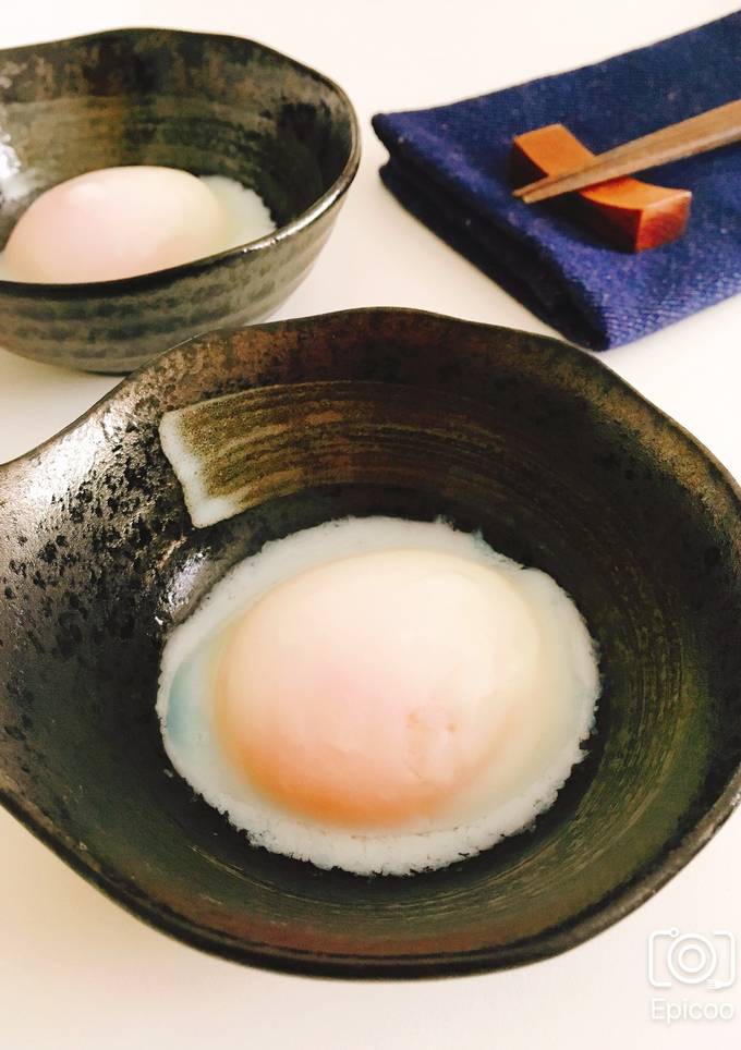 とろ〜り絶品！温泉卵 – 温泉卵 レンジ レシピ _ 【プロ直伝】親子丼の作り方。とろ〜り仕上げるコツは卵を混ぜないこと！ – KXYMS