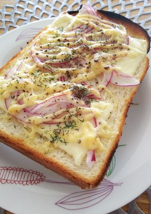 チーズ☆玉ねぎ☆マヨネーズで美味トースト-レシピのメイン写真