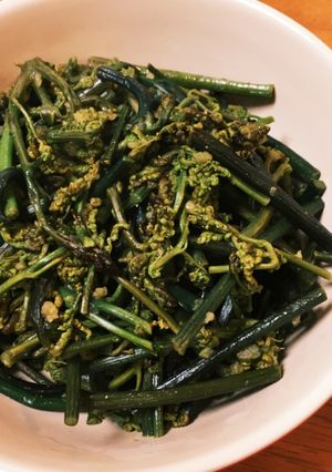 後引く味！ワラビのにんにく醤油炒め-レシピのメイン写真