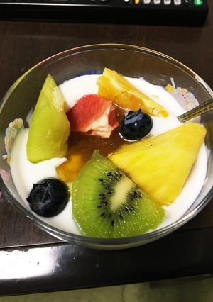 梅ジャムヨーグルト。フルーツのせ！-レシピのメイン写真