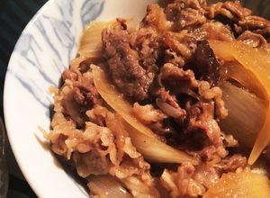 めちゃうま！新玉ねぎたっぷり牛丼-レシピのメイン写真