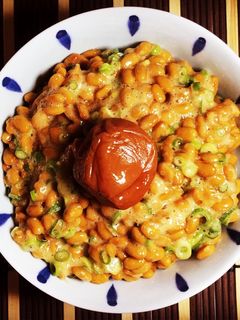 夏にさっぱり朝ごはんといえば梅納豆ごはん-レシピのメイン写真