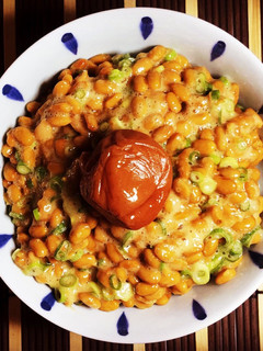 夏にさっぱり朝ごはんといえば梅納豆ごはん-レシピのメイン写真