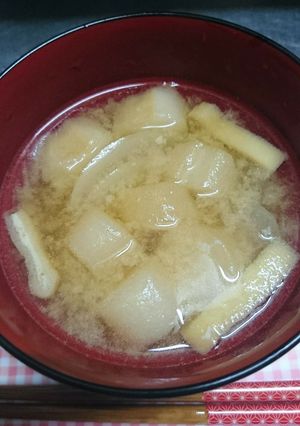 美味！お麩と玉ねぎと油揚げのお味噌汁-レシピのメイン写真