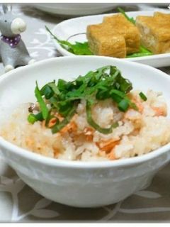炊飯器におまかせ*鮭の炊き込みごはん-レシピのメイン写真