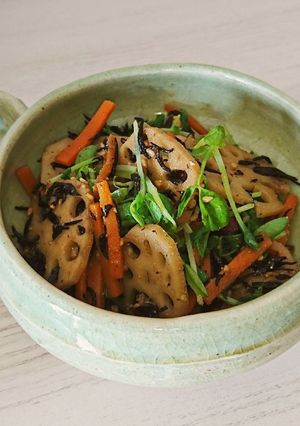 シャキシャキ！ピリ辛れんこんサラダ-レシピのメイン写真