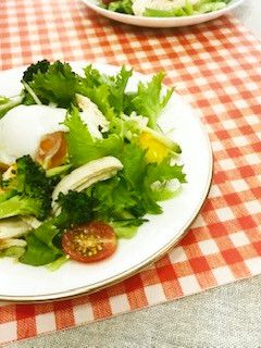 茹で鶏と温玉のサラダ-レシピのメイン写真