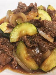 牛肉とズッキーニのオイスターソース炒め-レシピのメイン写真