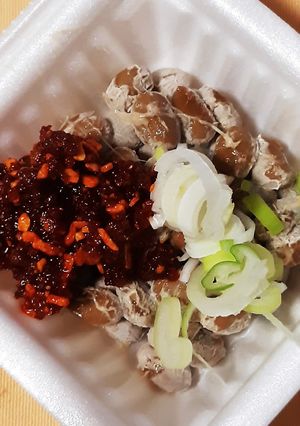 納豆におかずラー油とネギ-レシピのメイン写真