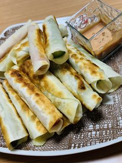 余った餃子の皮で巻いてみました。-レシピのメイン写真