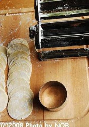 パスタマシンとセルクルでつくる餃子の皮-レシピのメイン写真