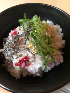 しょっぱい梅干し消費炊飯器で梅ご飯-レシピのメイン写真