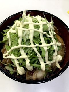 レタス乗っけ蒲焼鶏丼-レシピのメイン写真