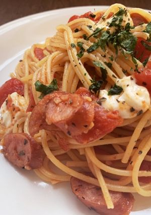 ソーセージ入りモッツァレッラトマトパスタ-レシピのメイン写真