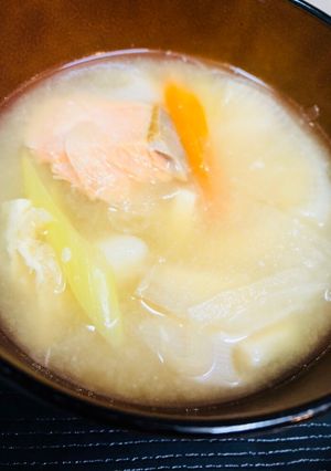 野菜たっぷり☆塩麹入り石狩鍋風味噌汁-レシピのメイン写真