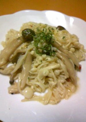 ★えのき麺としめじでペペロンチーノ風★-レシピのメイン写真