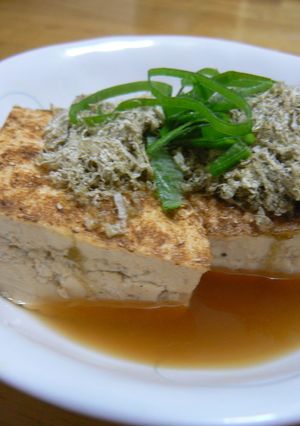 焼き豆腐の煮物とろろ昆布乗せ-レシピのメイン写真