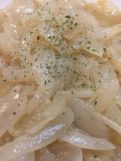 手羽元の茹で汁で作った玉ねぎのバター煮-レシピのメイン写真