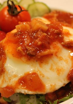 チリ味ソースでロコモコ丼-レシピのメイン写真