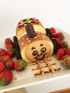 簡単♪市販のお菓子でトーマスケーキ-レシピのメイン写真
