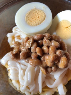 三河屋の煎酒でさっぱり納豆うどん-レシピのメイン写真