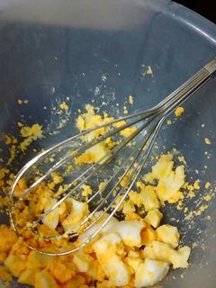 ゆで卵を簡単に潰すやり方-レシピのメイン写真